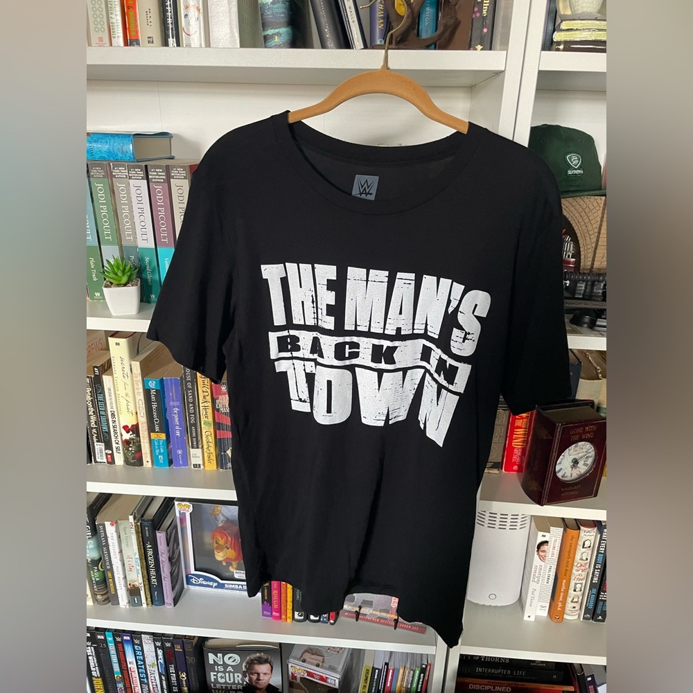 WWE Becky Lynch The Man’s Back In Town Wrestling Black Graphic Tee